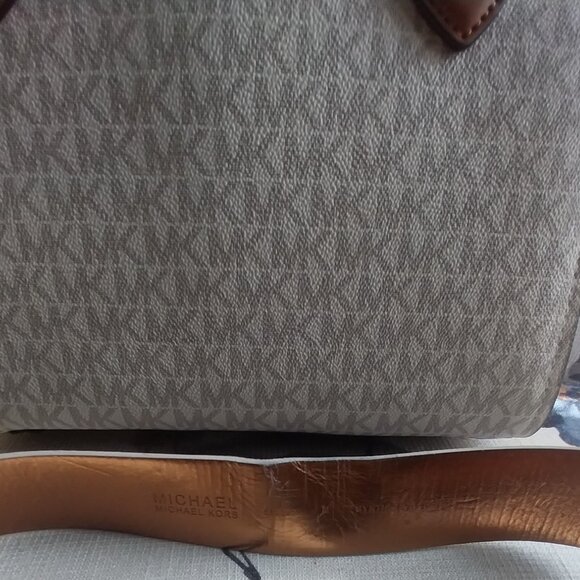 Michael Kors Satchel with belt set - Picture 5 of 5